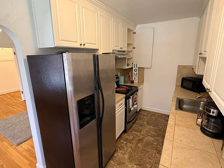 Fontana Court Apartments — Photo 29