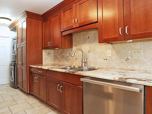 4th image of 511 Eagle Ct #0