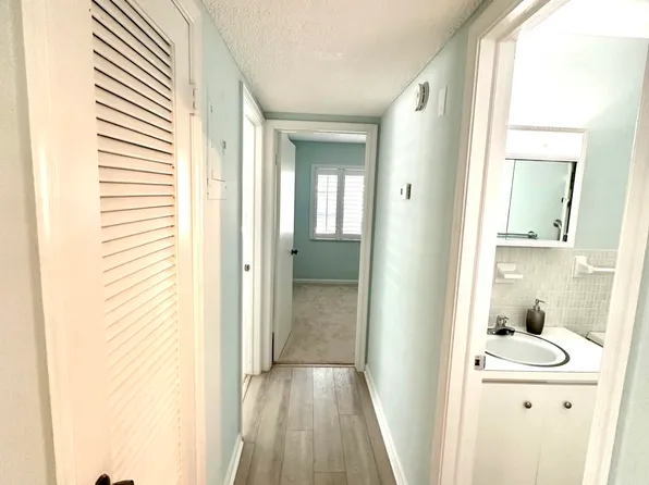 2210 NE 56th Place #101, Fort Lauderdale, FL 33308