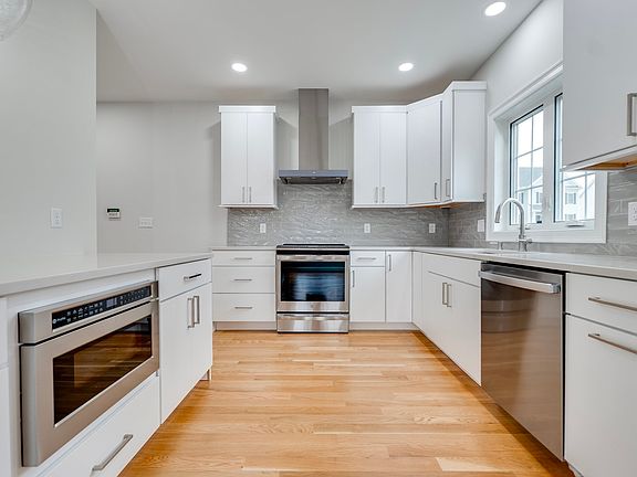5th image of 31 Strongwater Dr