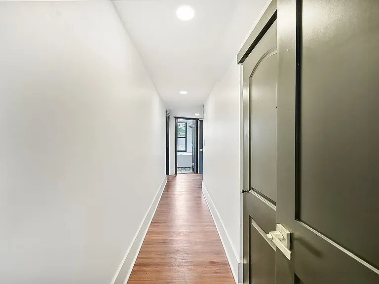 76 Market St — Photo 10