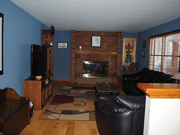 3rd image of 427 Bonnie Brae Rd