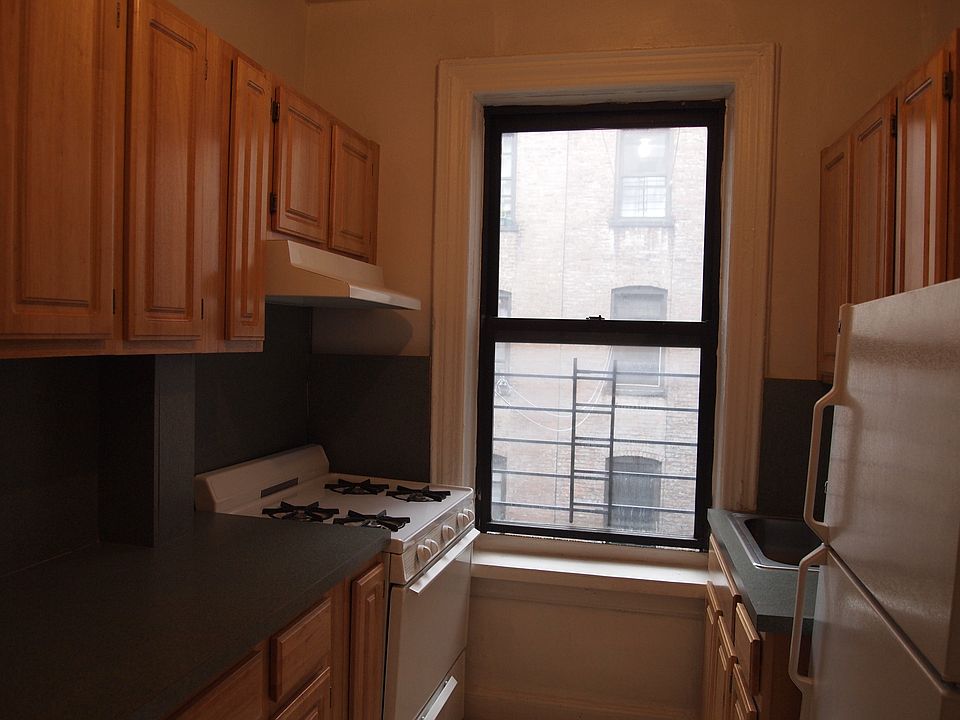 2nd image of 4410 Broadway #4F
