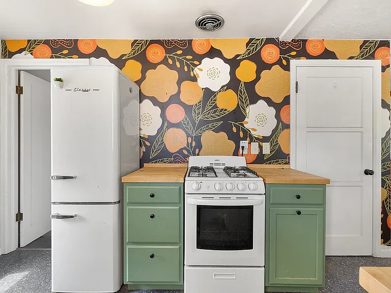 1136 S Adell Ave — Photo 16