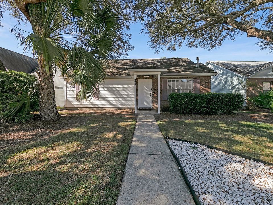 1st image of 223 Parkwood Cir