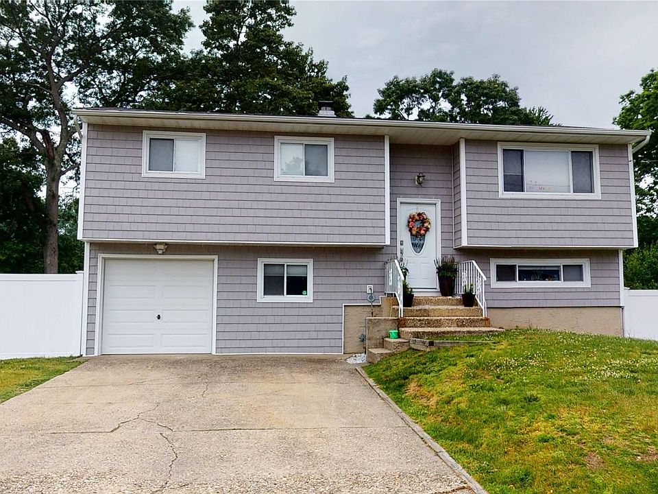 1st image of 106 Ronkonkoma Blvd