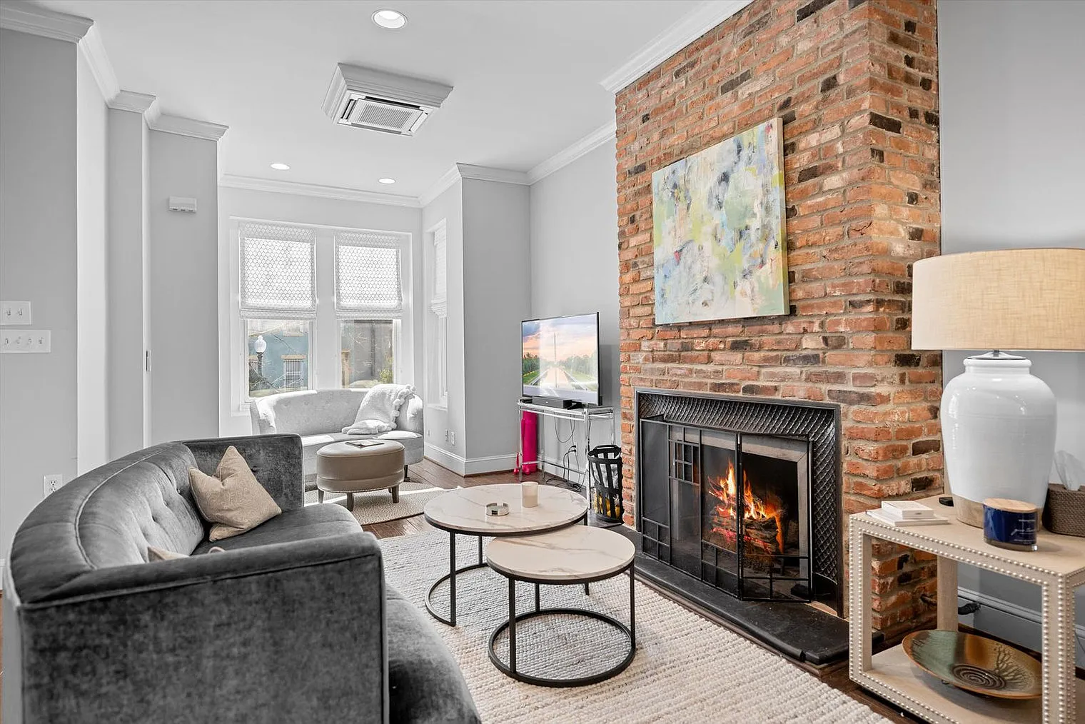 2 bed, 2.5 bath, 23680 sqft, $6,678 — Photo 1