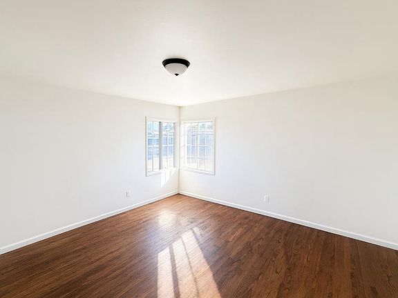 3rd image of 5104 E Falls View Dr