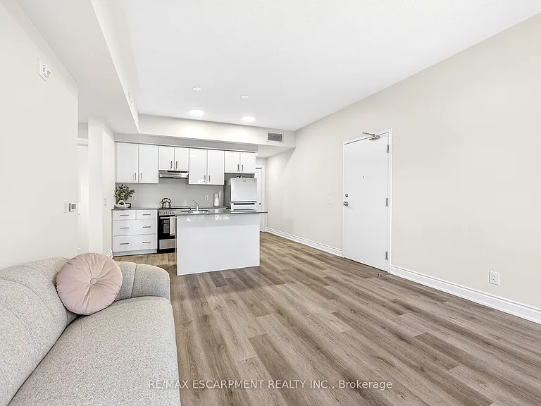 261 King St E #302 — Photo 14
