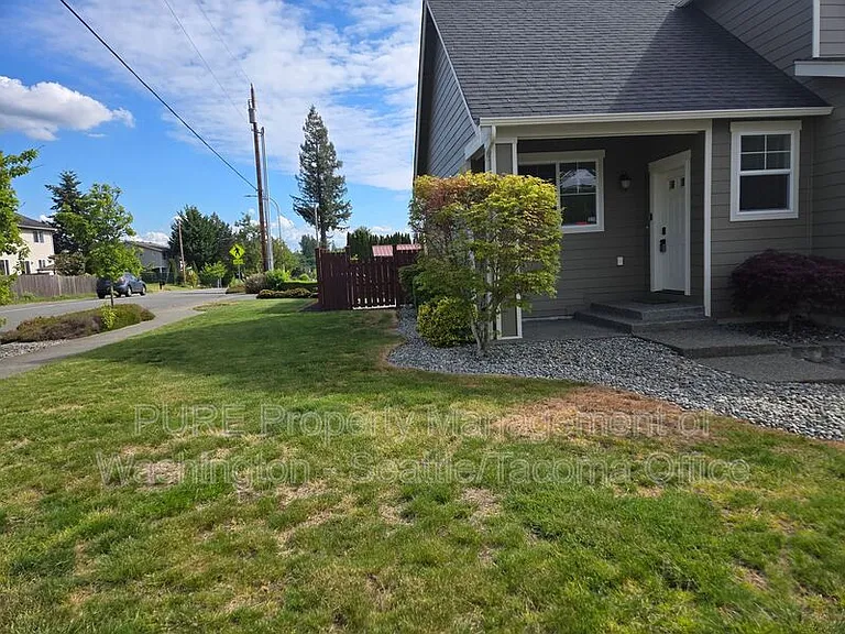 5027 NE 5th Pl — Photo 3