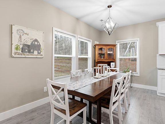 5th image of 226 Oak Brook Ln