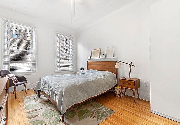 5th image of 546 Leonard St
