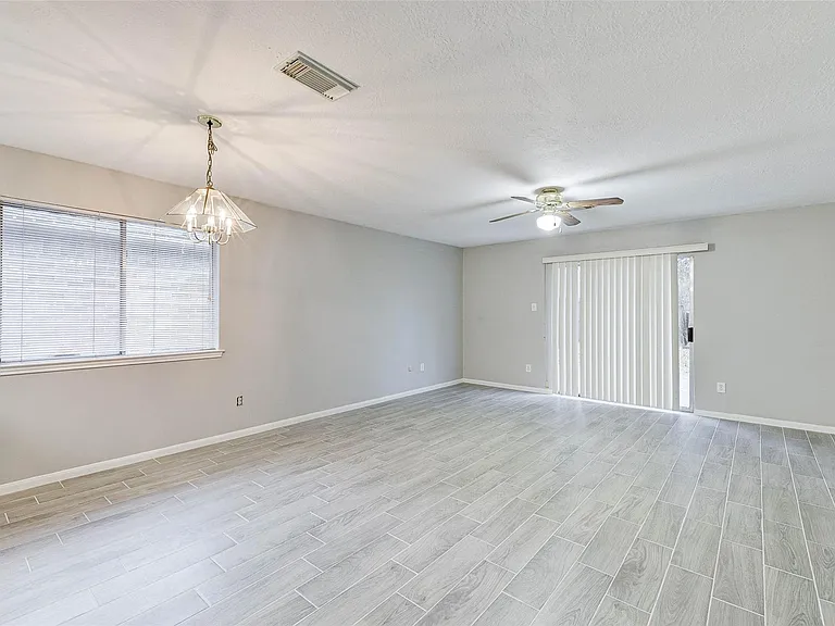 7815 Barnhill Dr — Photo 6