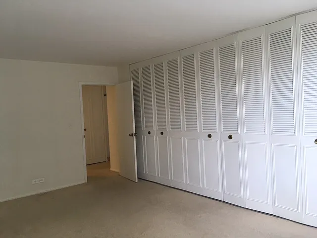4250 N Marine Dr #329 — Photo 2