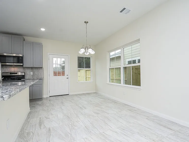 2807 Topiary Ln — Photo 9