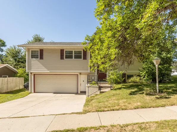329 Saturn Dr, Bismarck, ND 58503