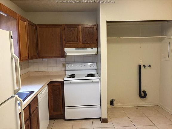 4th image of 904 Valley View Dr