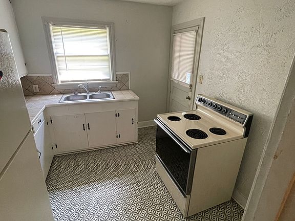 3rd image of 617 Burkett St #615