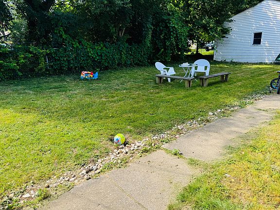 3rd image of 1797 Woodside Dr