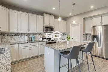 923 112th Ln NE — Photo 4