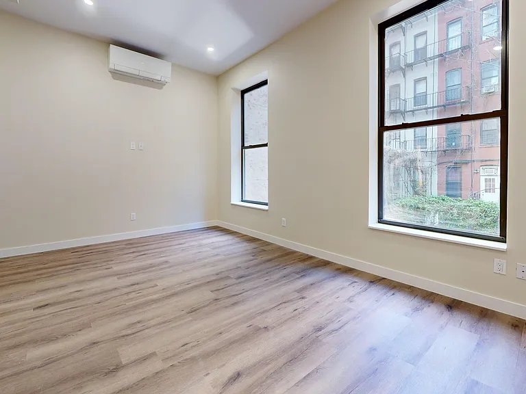317 W 48th St #2R — Photo 2