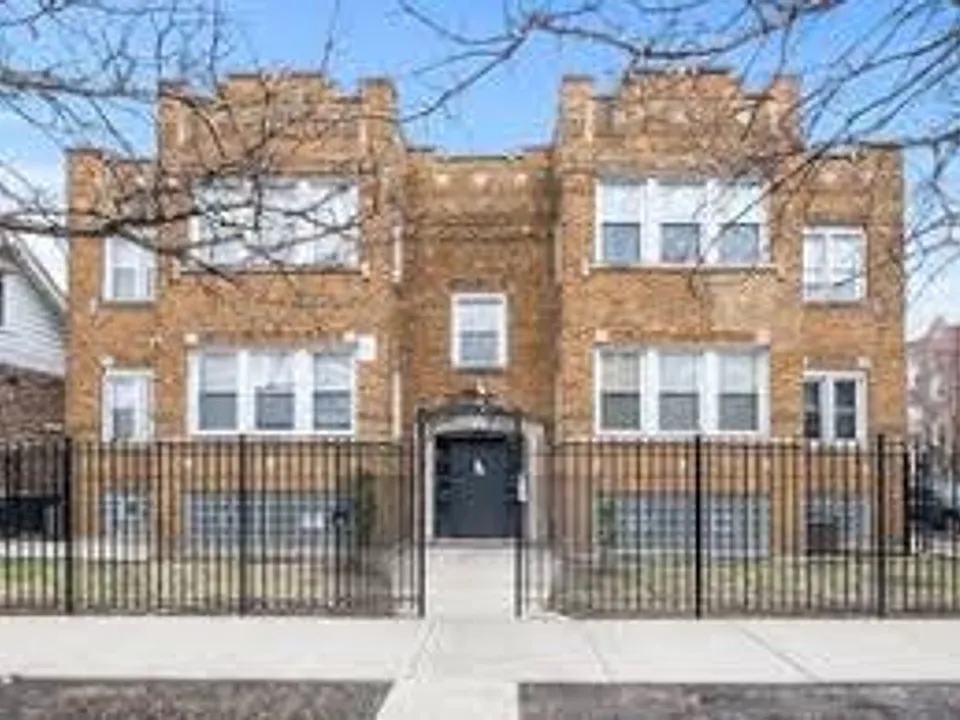 6200 S Albany Ave
