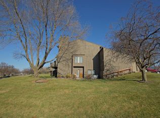 9026 Neill Lake Rd, Eden Prairie, MN 55347