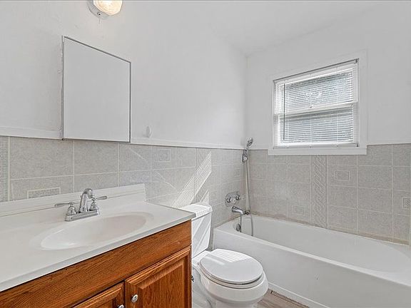 2nd image of 211 S Smyth St