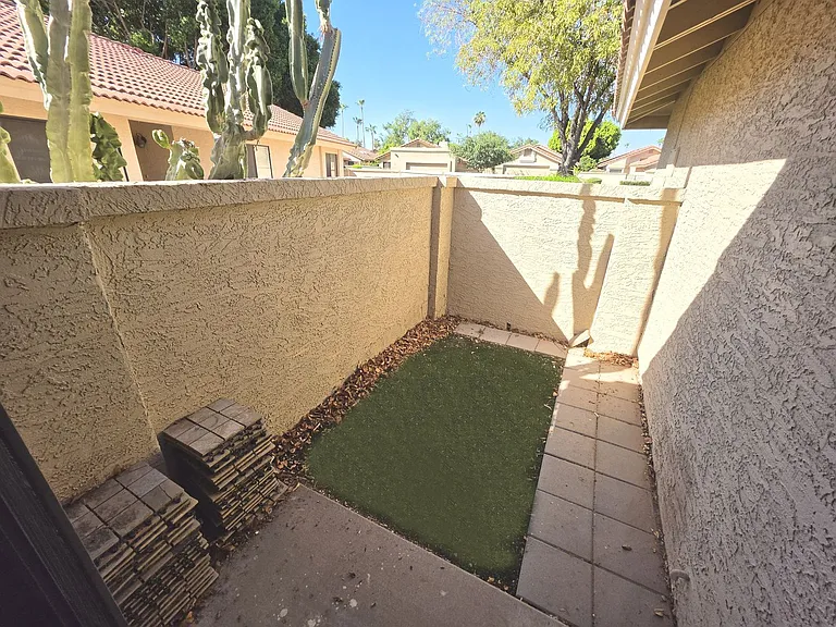1056 W Sunward Dr — Photo 16