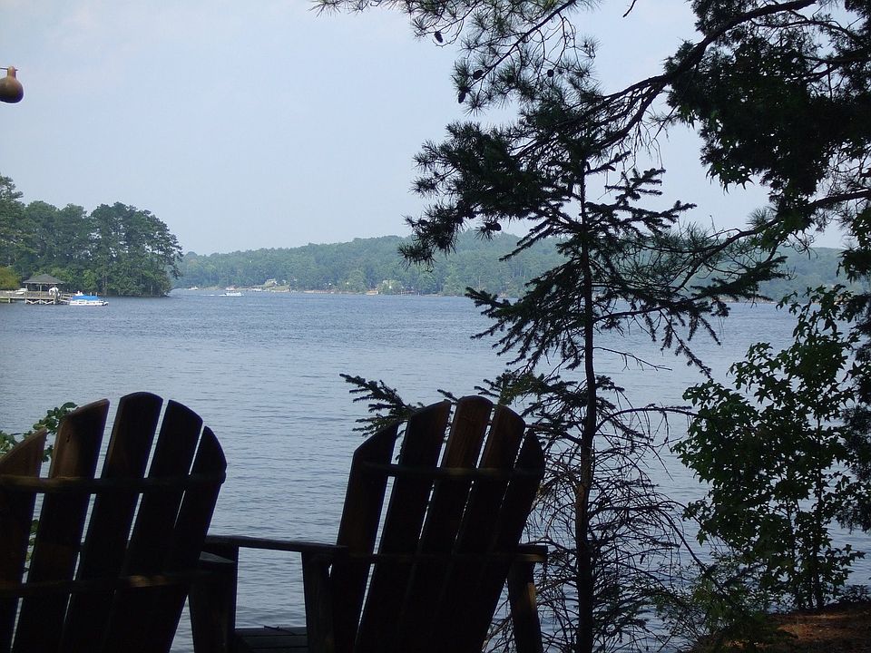 2nd image of 1566 Lake Rd
