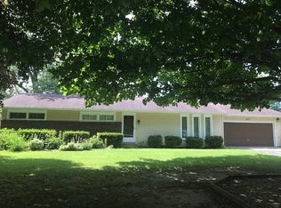 401 E Woodview Dr, Nappanee, IN 46550