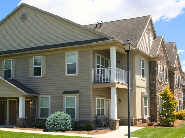 1968 Shady Oak Dr, Mount Joy, PA 17552