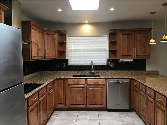 3rd image of 9826 Honolulu Dr