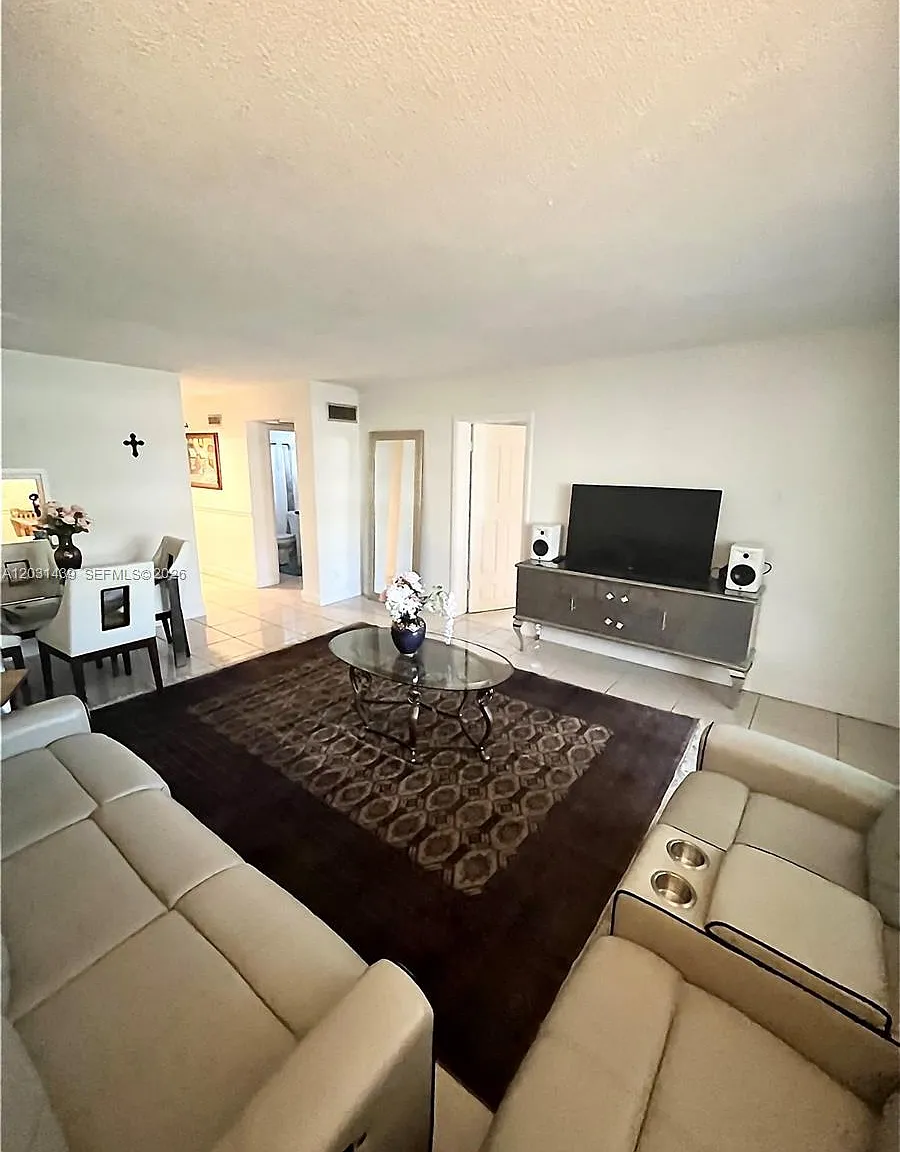 Lake Clarke Gardens Condo — Photo 1