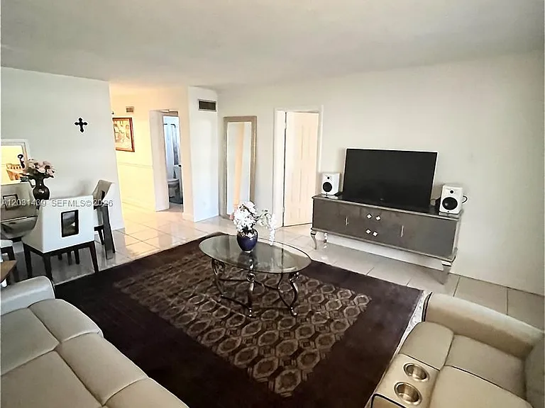 2581 Garden Dr N #203 — Photo 1