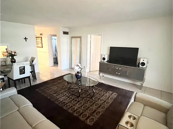2581 Garden Dr N APT 203, Lake Worth, FL 33461