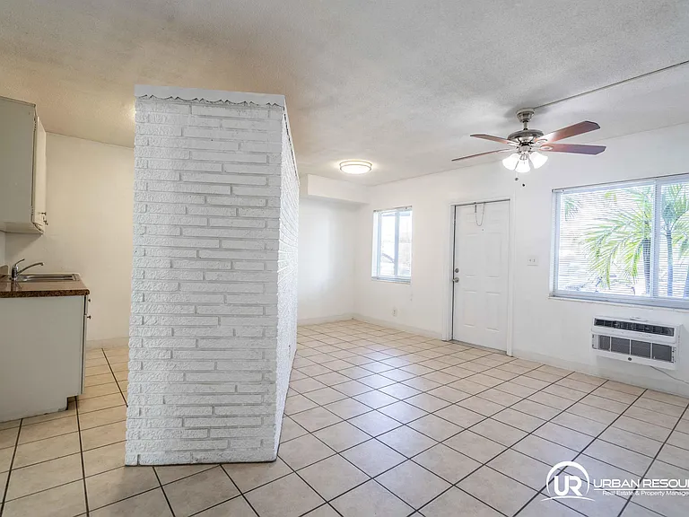3049 NW 9th Ave #4 — Photo 3