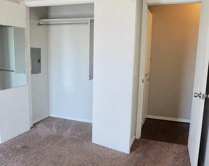 9027 N Rockwell Dr — Photo 27