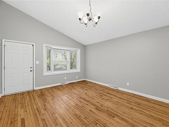 5th image of 11209 Marsh Ave