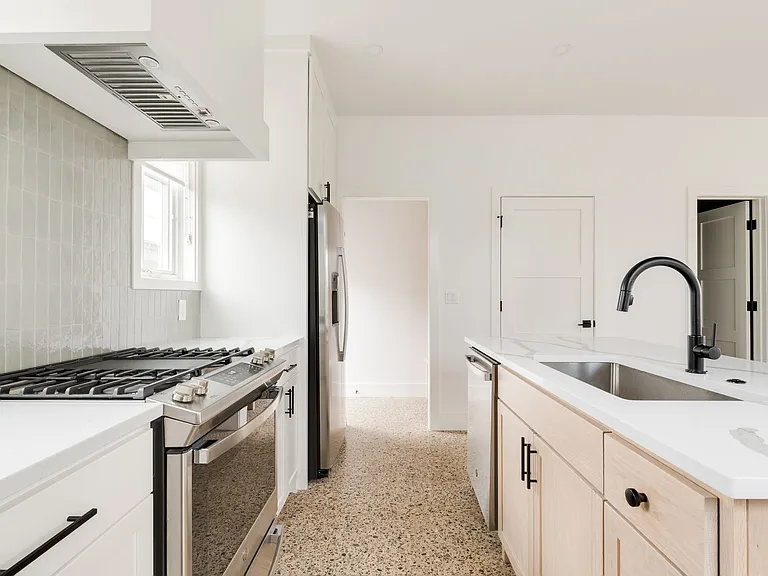 1032 Hangar Dr — Photo 15