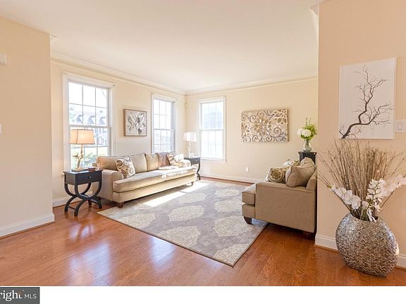4th image of 103 Pin Oak Dr