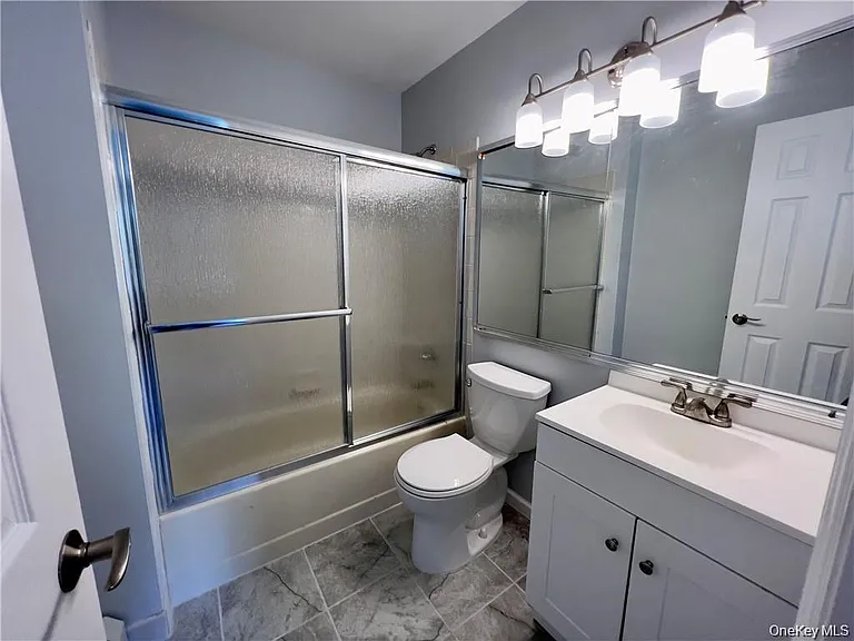 17 Lexington Hl #12 — Photo 13