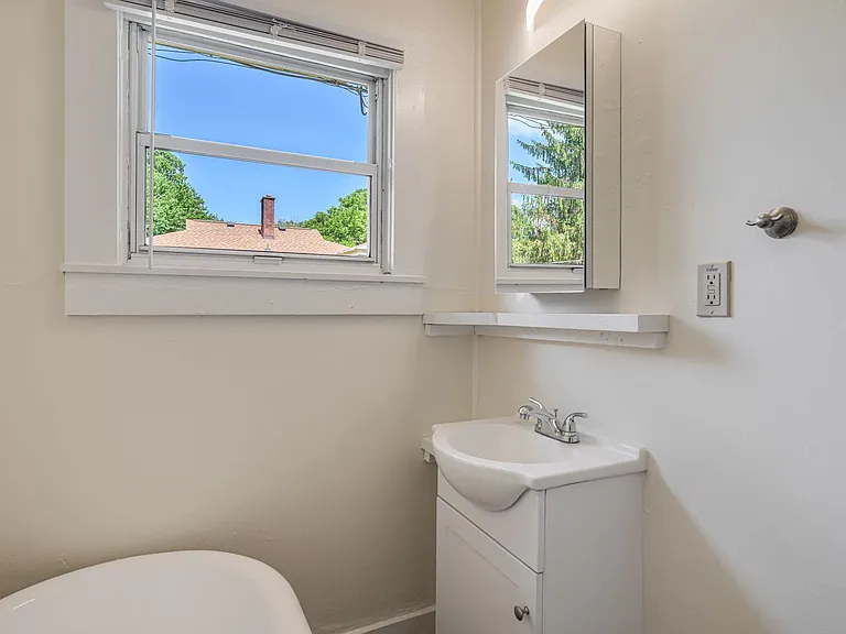 303 Dennis St — Photo 20
