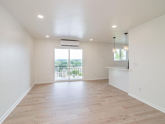 2nd image of 903 Mohawk Trl APT 11