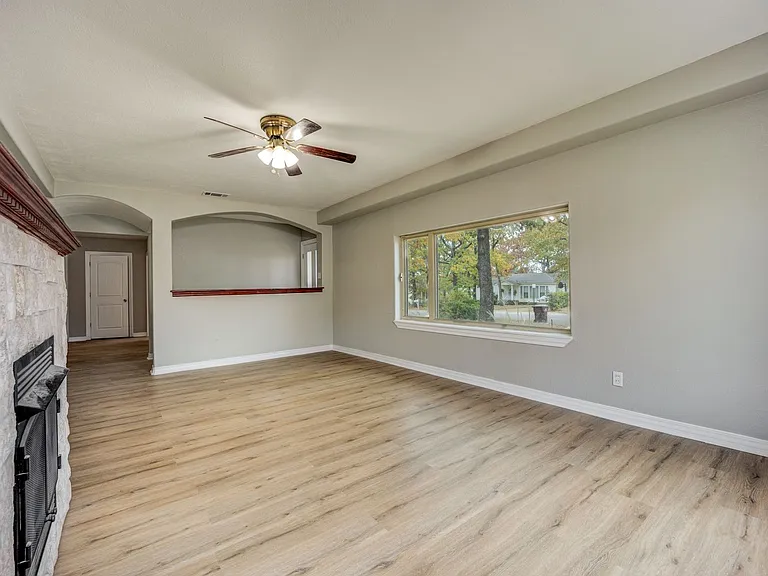 1920 Houston St — Photo 13