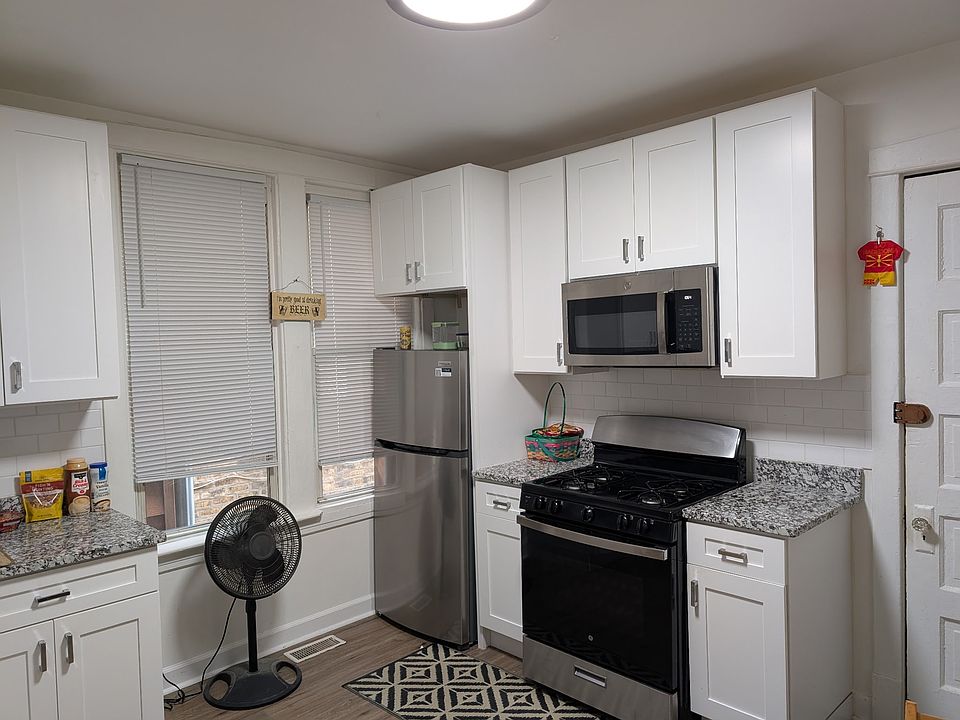 Kitchen, side 2