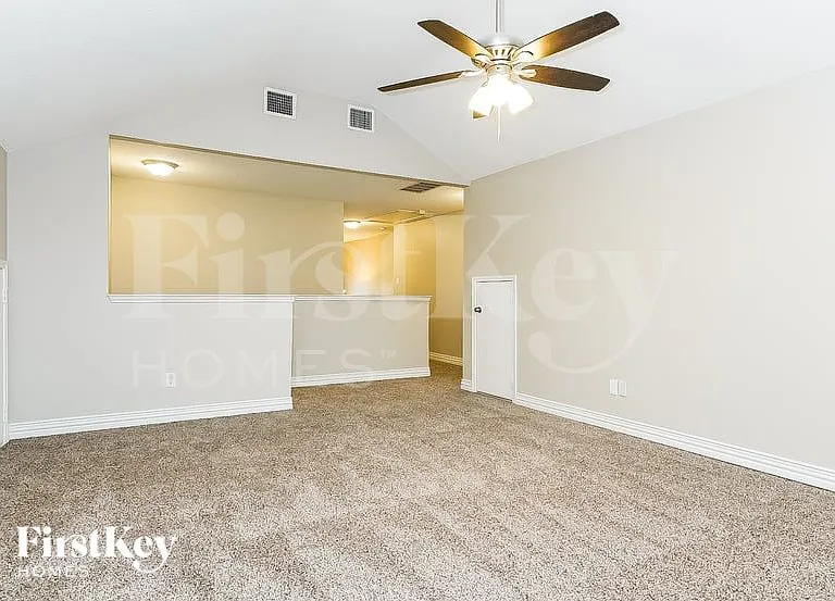 401 Deer Lake Dr — Photo 10
