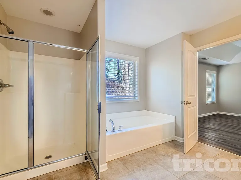 3919 Kingfisher Dr — Photo 12