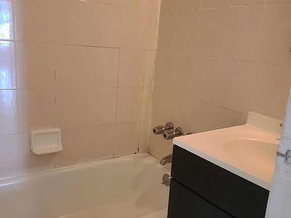 5th image of 526 E 11th St #5A