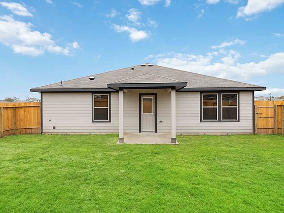 3rd image of 802 Clear Valley Ln